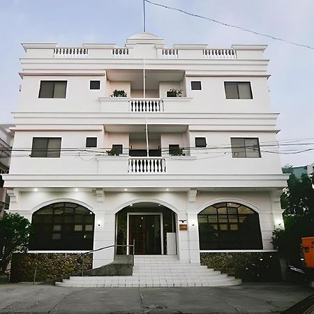 El Haciendero Private Hotel Iloilo City Bagian luar foto