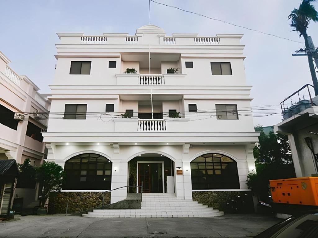 El Haciendero Private Hotel Iloilo City Bagian luar foto