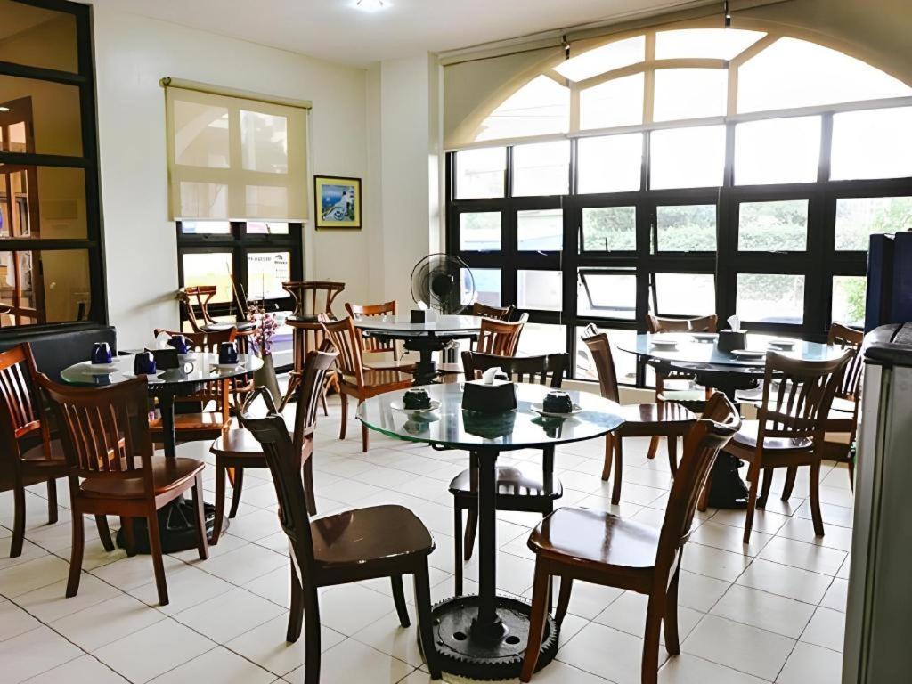 El Haciendero Private Hotel Iloilo City Bagian luar foto