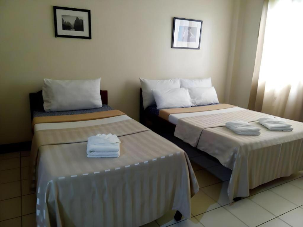 El Haciendero Private Hotel Iloilo City Bagian luar foto