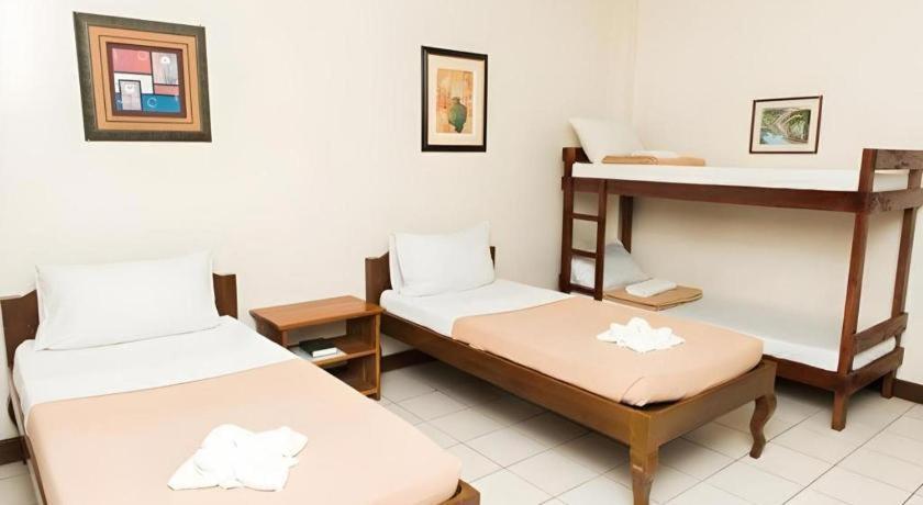El Haciendero Private Hotel Iloilo City Bagian luar foto