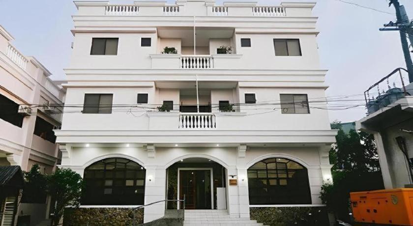 El Haciendero Private Hotel Iloilo City Bagian luar foto