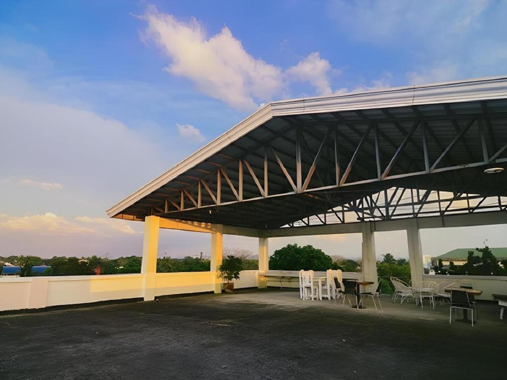 El Haciendero Private Hotel Iloilo City Bagian luar foto