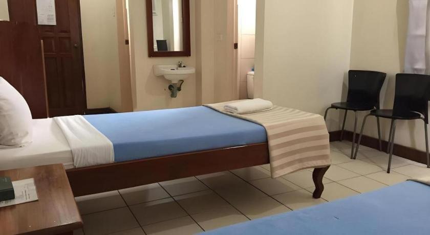 El Haciendero Private Hotel Iloilo City Bagian luar foto