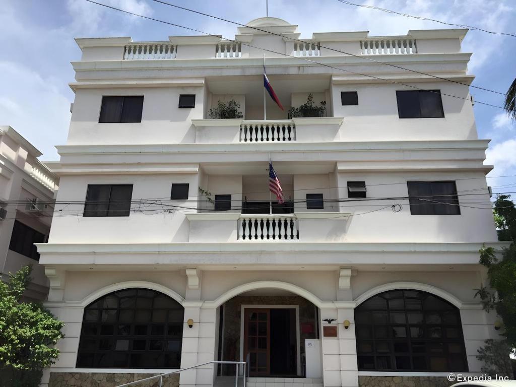 El Haciendero Private Hotel Iloilo City Bagian luar foto