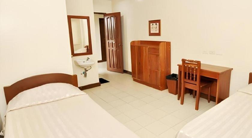 El Haciendero Private Hotel Iloilo City Bagian luar foto